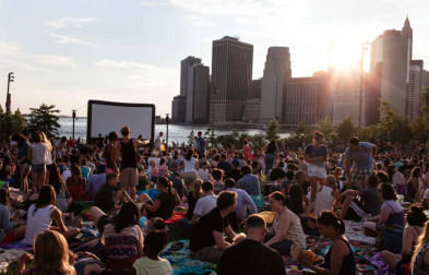 夏の野外フリー映画鑑賞会に行こう！
