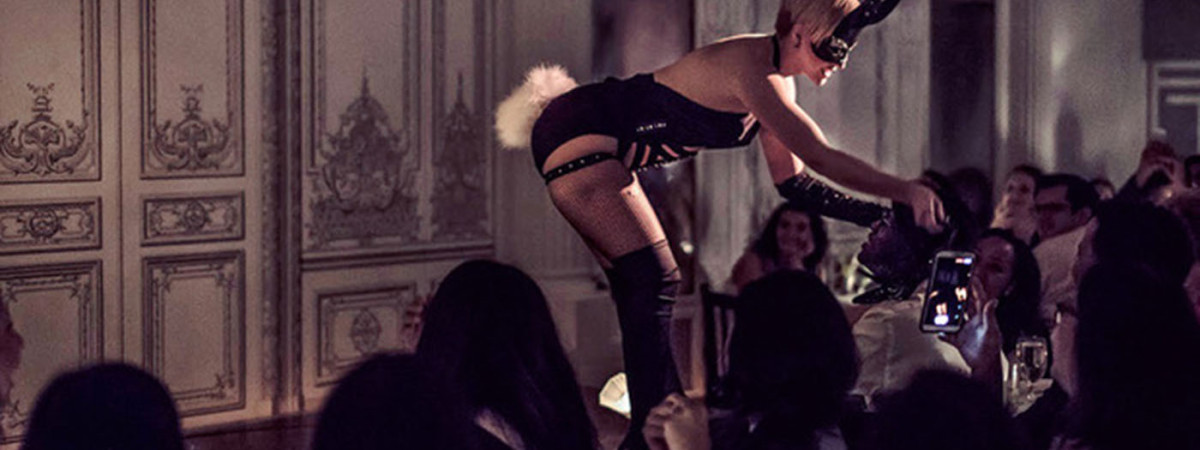 美しすぎるバーレスク。エロスの世界へ